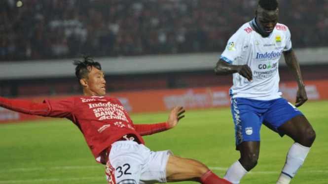 Bek Bali United, Ahn Byung Keon (kiri)