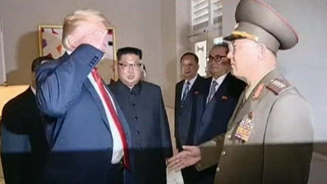 Media Korea Utara menayangkan penghormatan yang diberikan Presiden Trump ke seorang jenderal Korea Utara