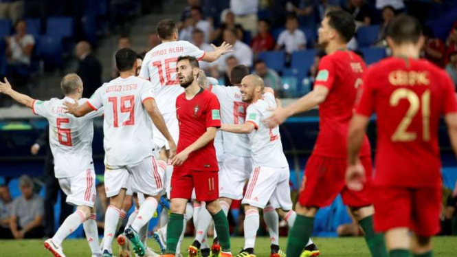 Selebrasi gol para pemain Spanyol usai bobol gawang Portugal