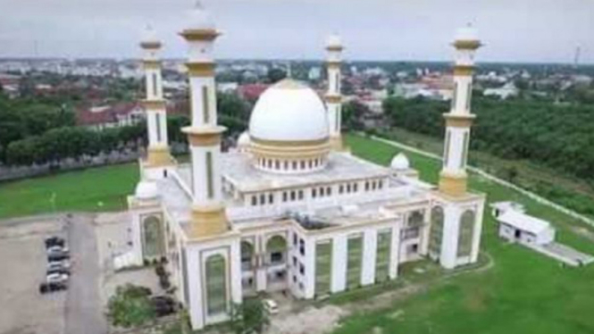 Masjid Agung Achmad Bakrie di Asahan, Sumatera Utara.