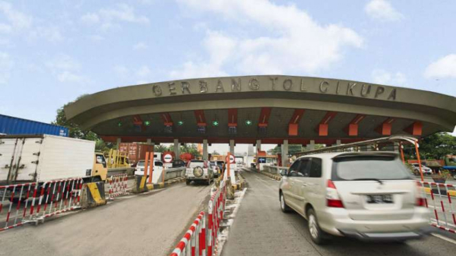 Gerbang Tol Cikupa di Tangerang, Banten.