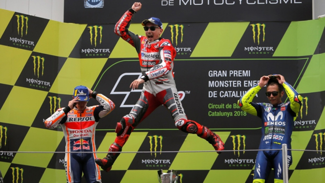 Jorge Lorenzo, Marc Marquez, & Valentino Rossi merayakan podium MotoGP Catalunya