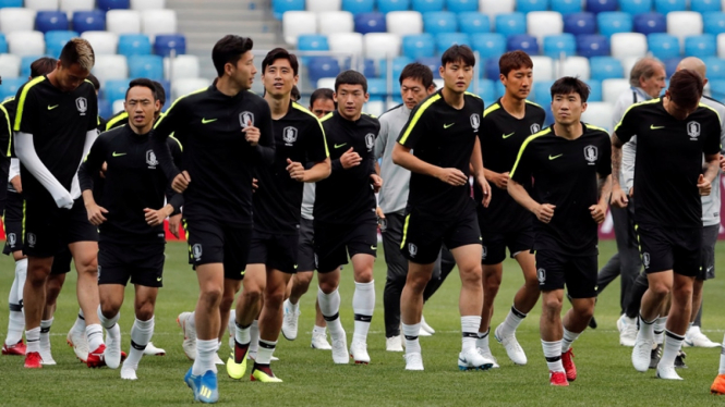 Pemain tim nasional Korea Selatan menjalani latihan