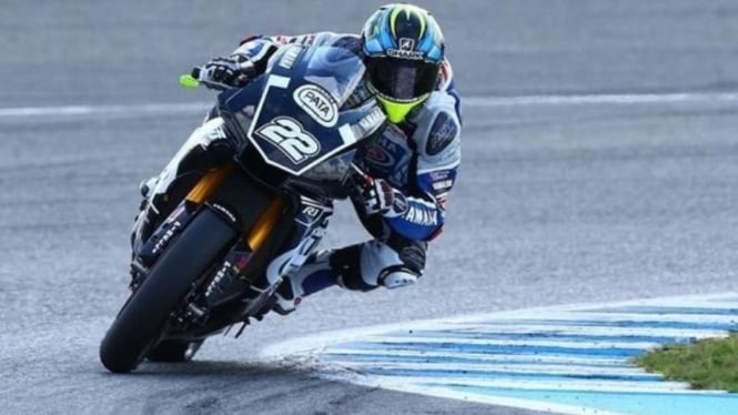 Pebalap Alex Lowes dengan Yamaha YZF R1.