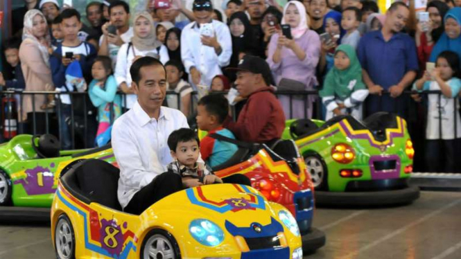 Jokowi ajak Jan Ethes main ke Transmart Bogor