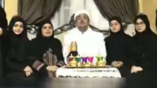 Habib Rizieq dan keluarga.