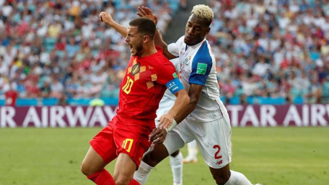 Bintang Timnas Belgia, Eden Hazard (kiri) dalam laga kontra Panama