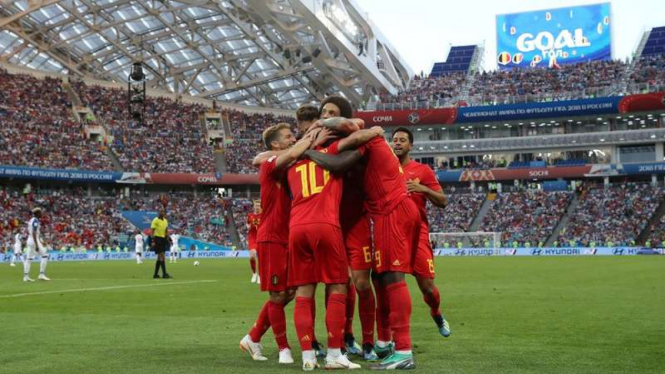 Para pemain Timnas Belgia merayakan gol.