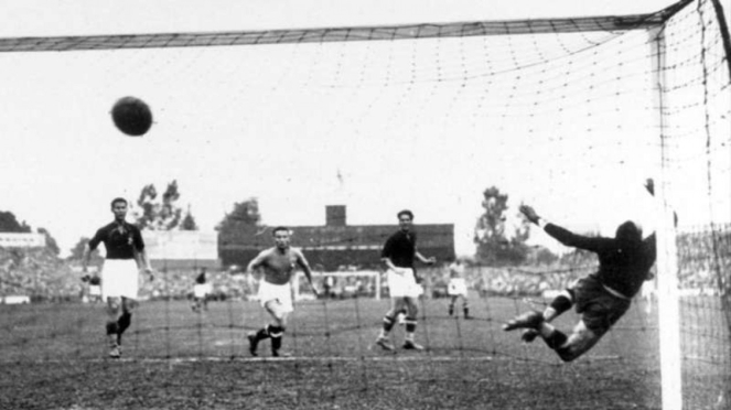 Kiper Timnas Hungaria di final Piala Dunia 1938, Antal Szabo (kanan)