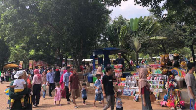 Taman Margasatwa Ragunan ramai pengunjung saat libur Lebaran