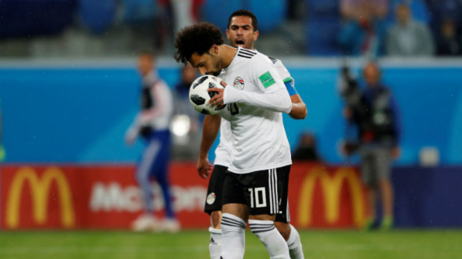 Winger Mesir, Mohamed Salah, merayakan gol ke gawang Rusia