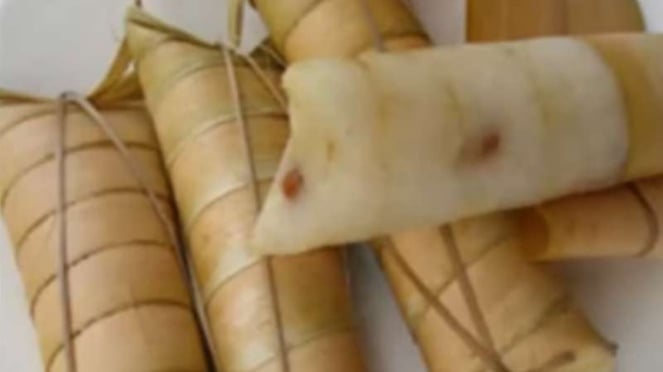 Cara membuat lepet beras daun pisang