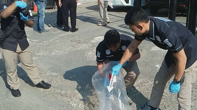 Polisi temukan batu jenis konblok yang diduga digunakan pelaku melukai Raffa.