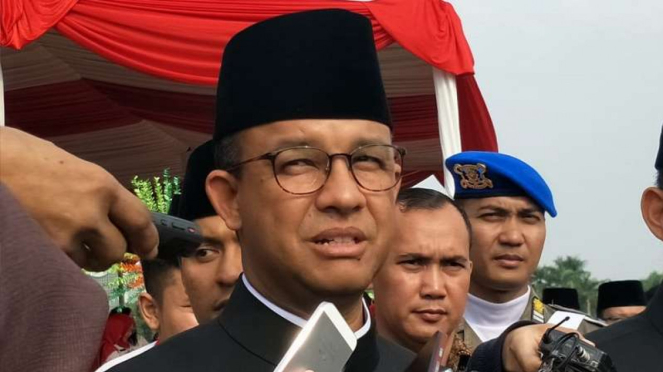 Gubernur DKI Jakarta Anies Baswedan memimpin upacara HUT DKI Jakarta ke-491