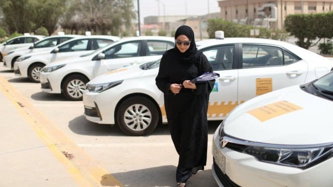 Penangkapan kepada belasan pegiat dilakukan sementara hari Minggu perempuan Saudi akan diizinkan mengemudi. - Reuters