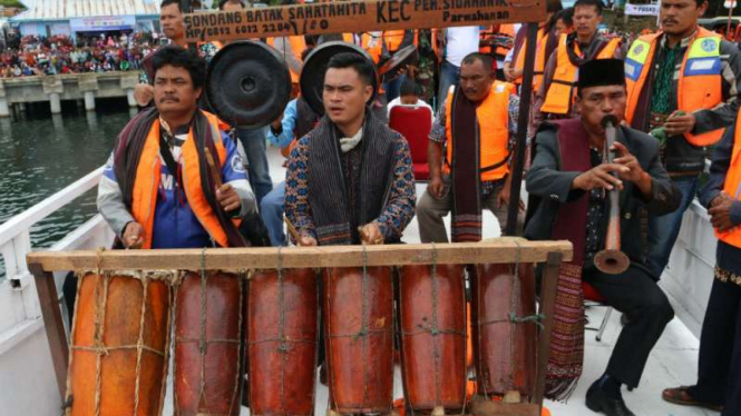 Masyarakat adat Batak melaksanakan ritual Gondang Mangelek