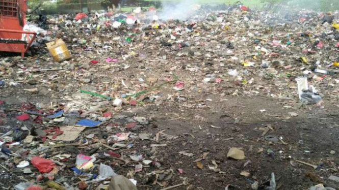 Lokasi pembuangan sampah diduga ilegal di Kampung Rawa Bokor, Kamal, Kalideres.