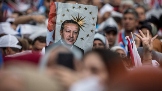 Presiden Erdogan mendorong pendukungnya menyampaikan pelajaran kepada kubu oposisi "dalam batas-batas hukum". - Getty Images