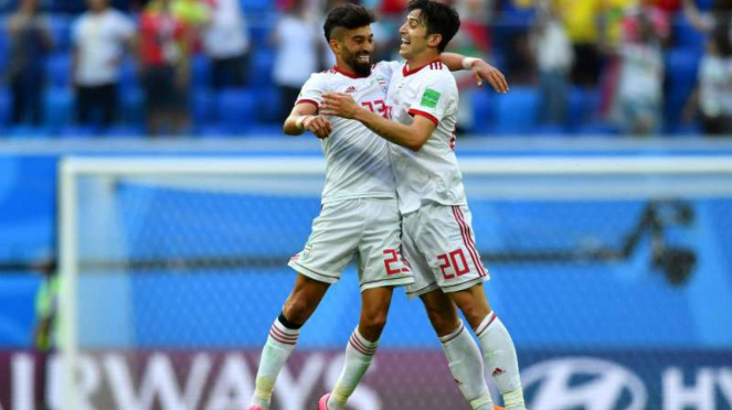 Bek Portugal, Ramin Rezaeian (kiri) dan Sardar Azmoun.