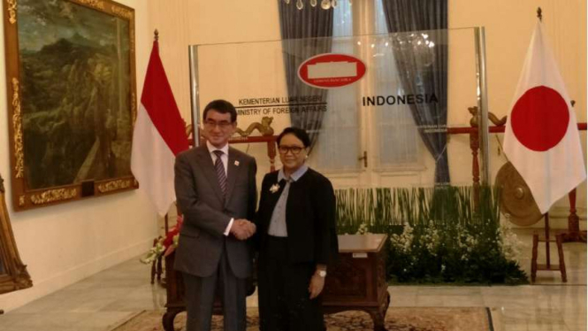 Menlu Retno Marsudi menerima kunjungan Menlu Jepang, Taro Kono, di Jakarta, 25 Juni 2018.