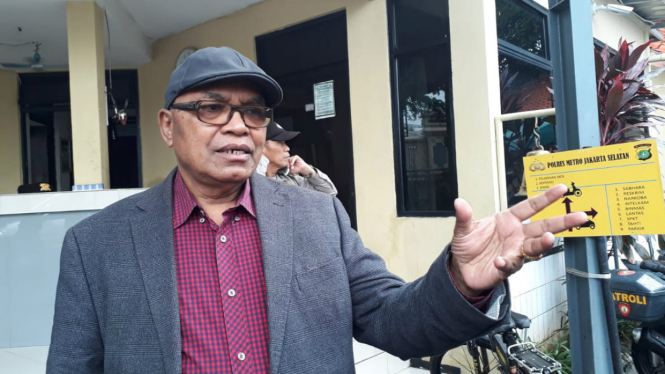 Petrus Salestinus, pengacara Anggota DPR, Herman Heri