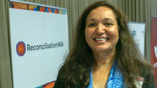 Carol Innes adalah perempuan aborigin dan juga Ketua Bersama lembaga Perujukan Australia Barat (Reconciliation WA).