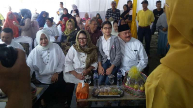 Alex Noerdin dan keluarga di Palembang, Sumsel sebelum mencoblos