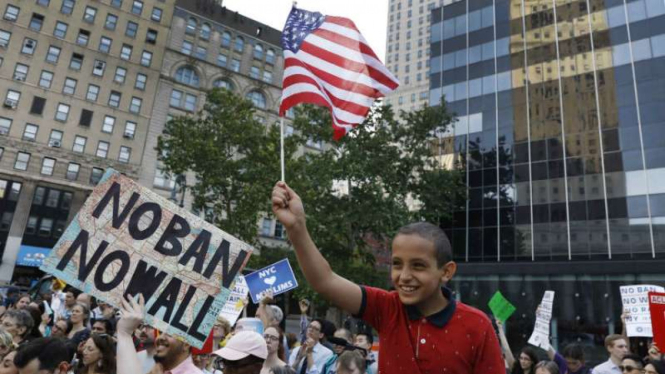 Protes atas kebijakan imigran dan pelarangan masuk ke AS