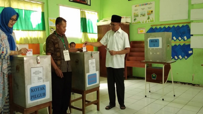 Menteri Pendidikan dan Kebudayaan Muhadjir Effendy mencoblos di Malang