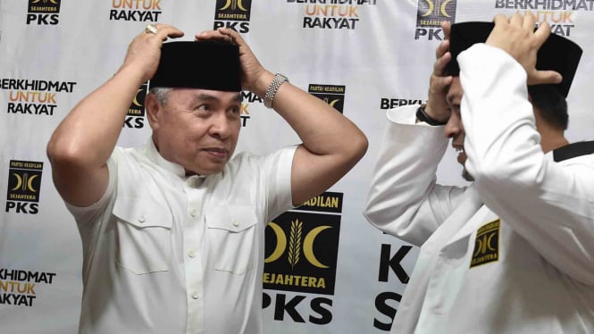 Calon Gubernur Kalimantan Timur, Isran Noor (kiri)