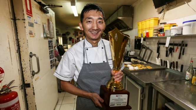 Chan Khun menghabiskan waktu delapan tahun menggeluti pembuatan pie sebelum memenangkan lomba membuat pie terbaik.