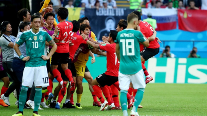 Pemain Timnas Jerman, Mesut Oezil usai dikalahkan Korea Selatan