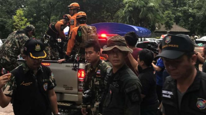Upaya penyelamatan 12 murid sekolah Thailand dan pelatih mereka terjebak di gua
