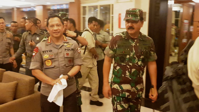 Kapolri Jenderal Tito Karnavian dan Panglima TNI Marsekal Hadi tiba di Jayapura