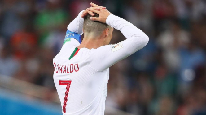 Cristiano Ronaldo tidak mampu menyelamatkan Portugal saat dikalahkan Uruguay 1-2 di babak 16 besar, melalui dua gol Edinson Cavani. - Getty Images