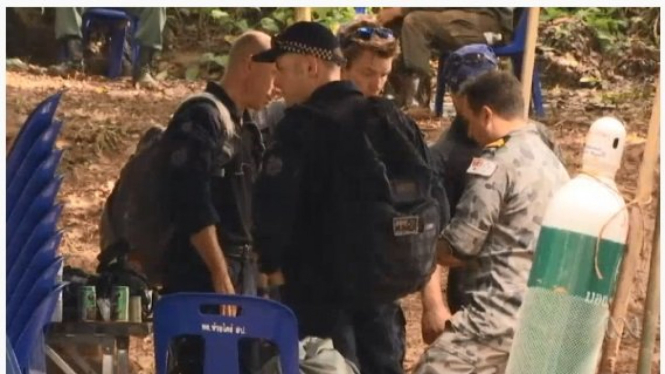 Tim pakar SAR AFP tiba di Thailand untuk membantu mencari sebuah grup klub remaja putera Thailand yang hilang selama sepekan di sebuah gua.
