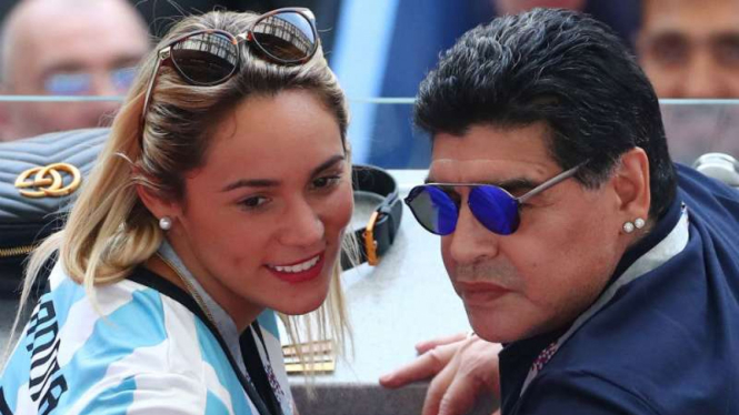Diego Maradona bersama kekasihnya, Rocio Oliva.