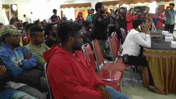 Mediasi warga dengan mahasiswa Papua