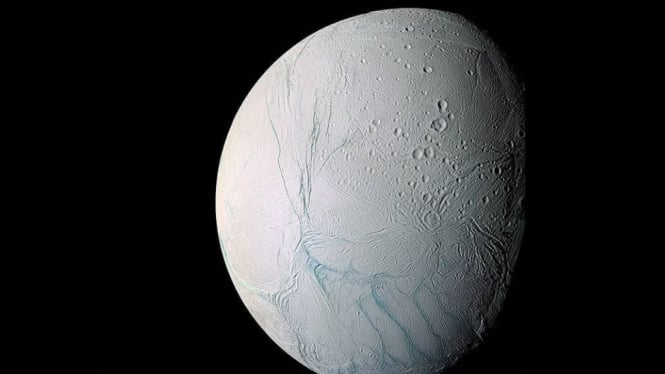 Bulan Saturnus, Enceladus.
