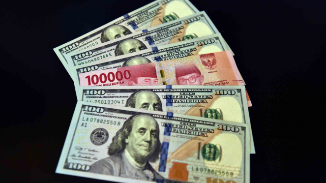 Ilustrasi rupiah melemah.