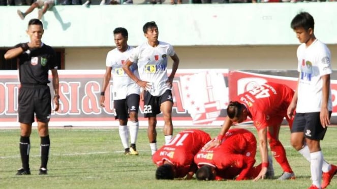 Selebrasi para pemain Persis Solo kontra Cilegon United