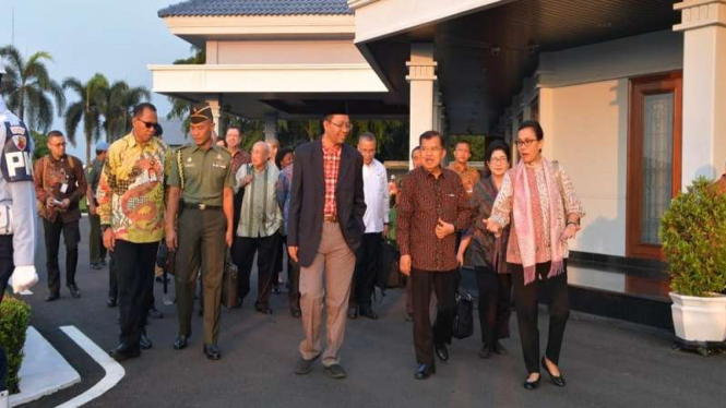 Wakil Presiden Jusuf Kalla meninjau kasus kekerdilan anak/stunting di NTB