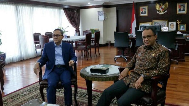 Gubernur DKI Jakarta Anies Baswedan ketika bertemu dengan Zulkifli Hasan selaku Ketua MPR