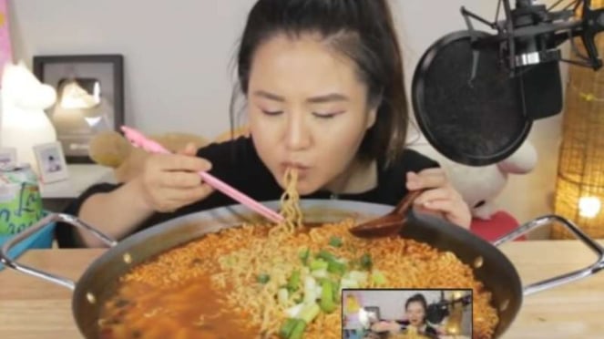 Tren Mukbang