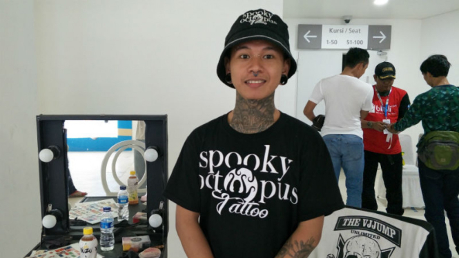 Tattoo artist di Indonesia Open, Oka Muzakan