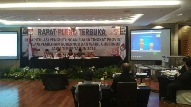 Rekapitulasi suara Pilgub oleh KPU Jatim di Surabaya, Sabtu, 7 Juli 2018. 