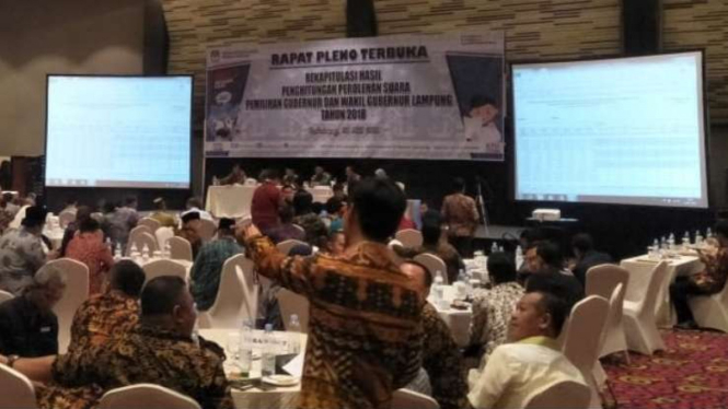 Rekapitulasi suara Pilkada Lampung.