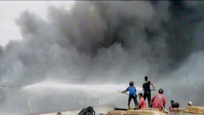 Kebakaran kapal nelayan di Pelabuhan Benoa