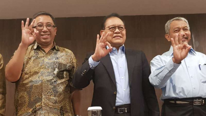 Pasangan calon gubernur dan wakil gubernur Jawa Barat, Sudrajat-Ahmad Syaikhu, dalam konferensi pers di Bandung pada Senin, 9 Juli 2018.