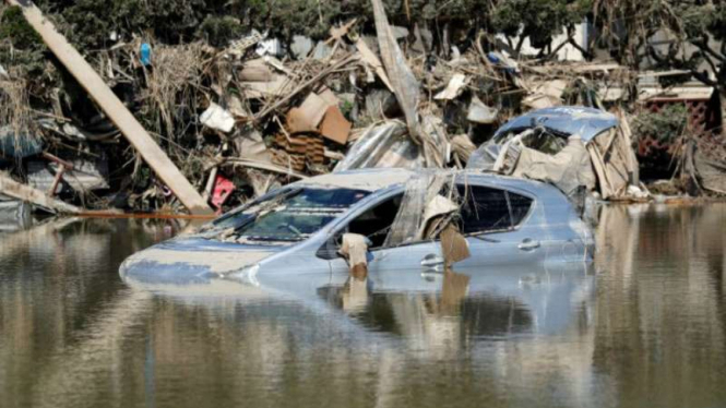 Bencana banjir besar di Jepang, mobil terendam tinggi di Kota Mabi
